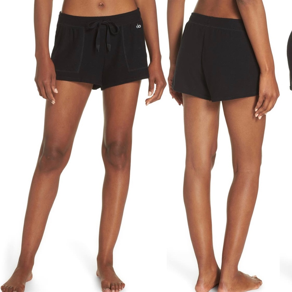 Womens Alo Daze shorts. Black. Size medium